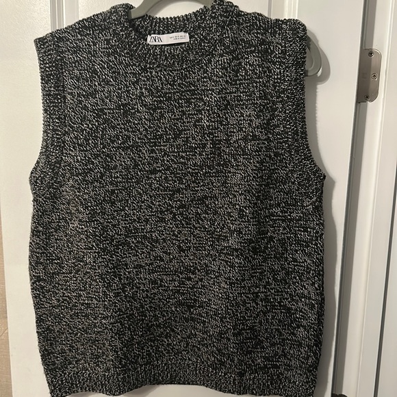 ZARA | OVERSIZED TWISTED YARN KNIT VEST - Picture 7 of 11